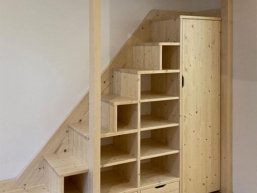 018 ulozne schody cerny