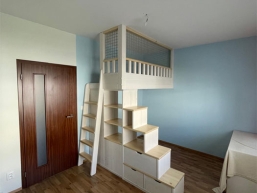 029 ulozne schody cerny