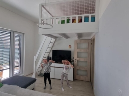 035 patro na spani cerny