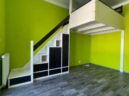 042 patro na spani cerny