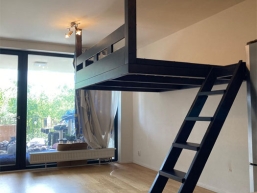 048 patro na spani cerny