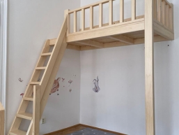 051 patro na spani cerny